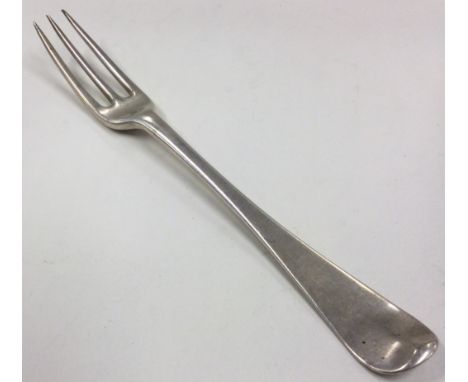 An early 18th Century silver three prong fork. London 1736. By Pezé Pilleau. Approx. 64 grams. Est. £300 - £400.