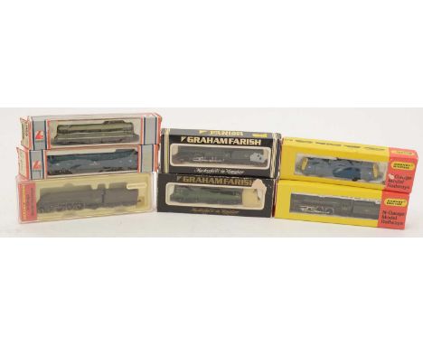 A selection of N-gauge locomotives, comprising: Graham Farnish Clun Castle locomotive and tender, No.1444; and a 57th Brake E