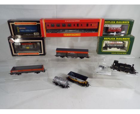 Model Railways - a small collection of mint / near mint OO gauge rolling stock to include Hornby Royal Mail coach op no 80868