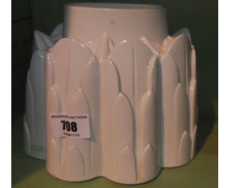 A Vintage 'Shelly' Jelly Mould.