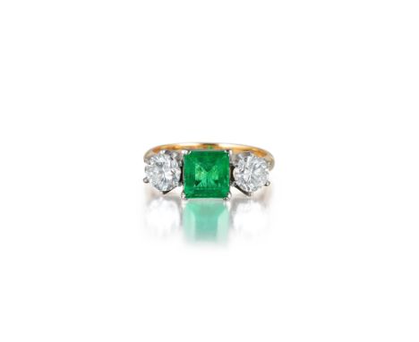 Set with a centered square-cut emerald, weighing approximately 0.90 carats, flanked by two round-cut diamonds, weighing appro