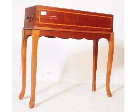 An Edwardian circa 1900s mahogany inlaid plant trough. The plant trough having inlaid border over serpentine apron over cabri