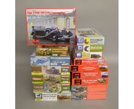16 boxed Military themed model kits by Dragon, Lindberg and others, including Tanks and Military Vehicles, Personnel and Acce