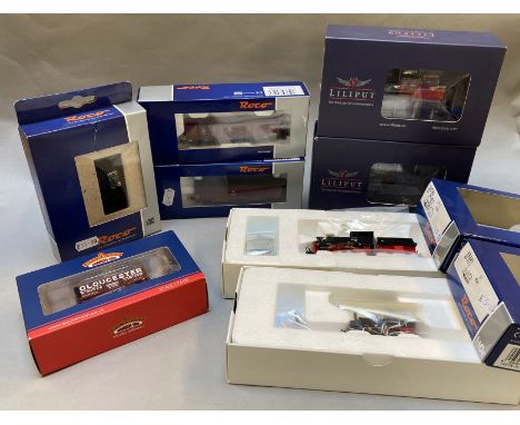 HOe/OO Gauges. EX-SHOP STOCK. 8 boxed items including&nbsp; two Roco HOe Gauge Locomotives #33236 and #33241, two Roco Wagons