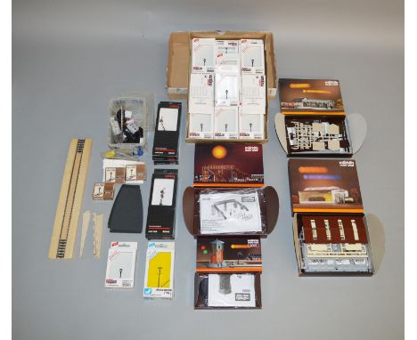 Z Gauge. A good assortment of Trackside Accessories, mostly boxed and by Marklin, including 19 street lamps, Signals, 8971 Go