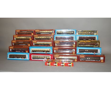 OO Gauge. 24 boxed Coaches, predominantly by Airfix and GMR although does include examples by Mainline, Wrenn and 4 x Hornby 