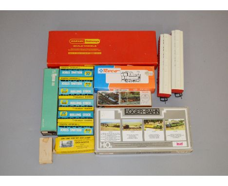 Quantity of OO/HO and N gauge locomotives and rolling stock by Hornby, Roco etc mostly boxed including Hornby R.553 Caledonia