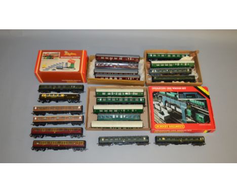 &nbsp;21 unboxed Coaches in various different liveries, mostly branded Triang or T.T.R together with two boxed Hornby OO Gaug