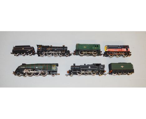 OO Gauge. A mixed group of unboxed Locomotives including Hornby R350 Mallard, two Hornby Shunters, a Bachmann 31-303 'Ramsbur