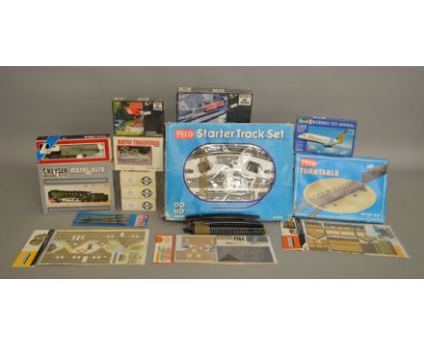 HO/OO Gauge. A mixed group of mainly Railway related kits in original packaging&nbsp; including 4 Ratio Trackside 515 Island 