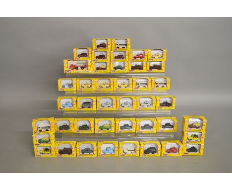 42 boxed Classix diecast 1:76 scale models by Pocketbond (42)