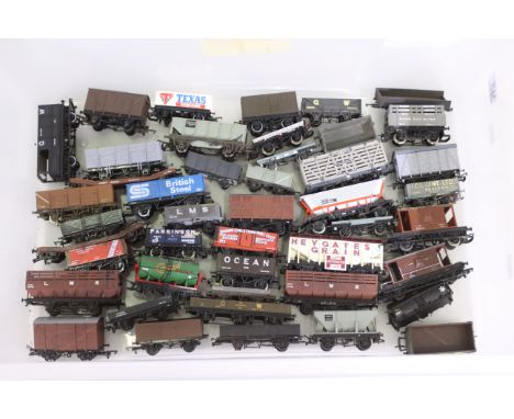 Mainline, Hornby, Bachmann, Other - 45 x OO/HO Gauge model railway rolling stock  - Lot to includes wagons, tanker wagons, an