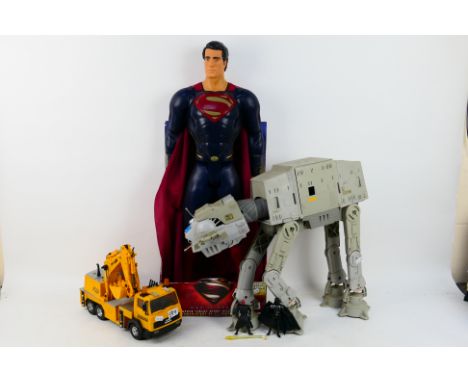 Kenner - Star Wars - Hasbro - DC Comics - Other - A mixed collection of loose action figures and toys. Lot consists of an unb