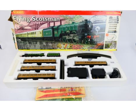 Hornby - A boxed Hornby OO gauge R1039 'Flying Scotsman' electric train set. The set contains locomotive and tender, four car