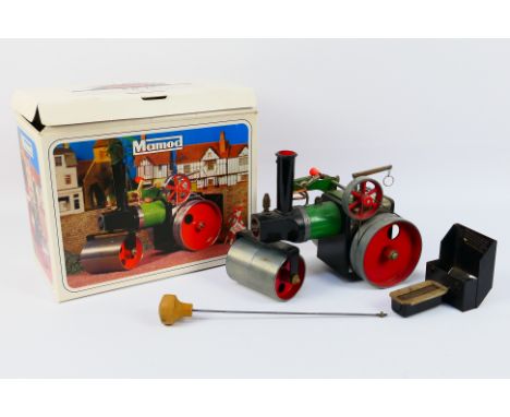 Mamod - A boxed #S.R.1a Mamod Steam Traction Engine - Comes with steering rod. Model appears in good condition, although show