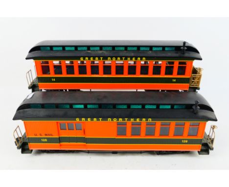 Bachmann - Two unboxed G gauge US 'Great Northern' liveried coaches from Bachmann. Lot consists of Coach 125 and 14 - both sl