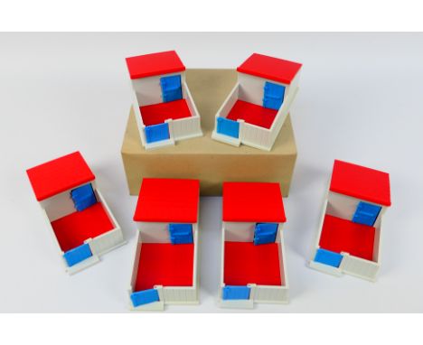 Britains - A trade box of six unboxed Britains #4707 Pig Sty. The models appear to be in Mint condition, contained within a p