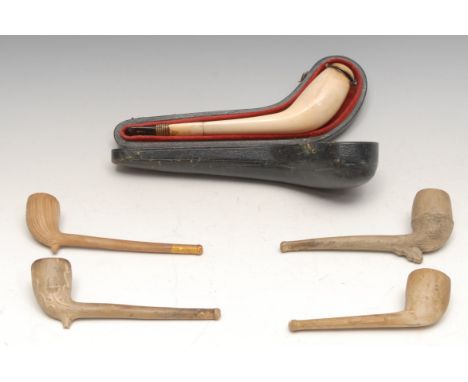 A German meerschaum pipe, hinged cover, 18cm long, c.1900, cased; 19th century clay pipes (5) 
