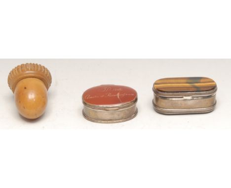 An early 19th century French silver plated snuff box, the polished carnelian cover engraved, D.1803, Amitié et Reconnoisance,