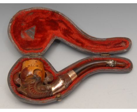 An early 20th century 9ct gold mounted novelty meerschaum pipe, carved as a dragon's claw, 14.5cm long, the ferule Birmingham