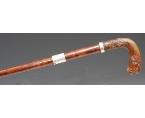 A 19th century pressed horn novelty walking stick handle, as the head of a lion, silver mounted bamboo cane, 87cm long 