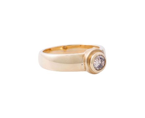 Ring mit Brillant ca. 0,5 ct, ca. Fancy Light Cognac/P1-2, GG 14K, 5,7 gr, RW: 57, Ende 20. Jh., minimale Tragespuren, Ringko