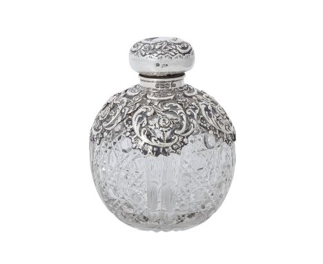 SHEFFIELD Flakon mit Silbermontur, 1904. WALKER & HALL, farbloses Kugelglas mit geometrischem Dekor, partiell mit einer durch