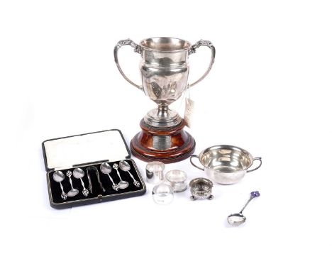 A George V silver two handled trophy cup, by Northern Goldsmiths Co, Birmingham 1929, 20cms high, 12.8oz, on turned wooden pl