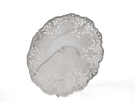 A George V silver bowl, by Viner’s Ltd, Sheffield 1936, with pierced floral decoration, 12.7oz gross, 22.5cms diameter.