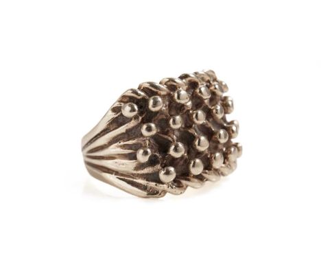 A 9ct yellow gold dress ring, of woven design, size P, 7.4g gross.