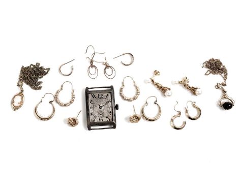 A selection of gold jewellery, including: a pair of cultured pearl drop earrings, in 9ct yellow gold, 3.5g gross; various pai