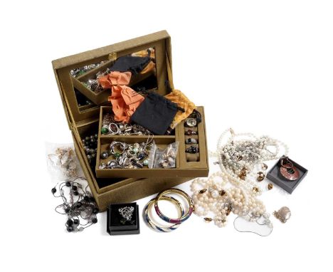 A selection of gold, silver and costume jewellery, including: a 9ct gold locket pendant, 3.0g gross; an 18ct yellow gold chai