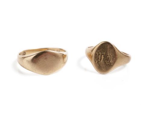 An 18ct yellow gold signet ring, unengraved, size Q; and a monogrammed 18ct yellow gold signet ring, 8.6g gross. (2)