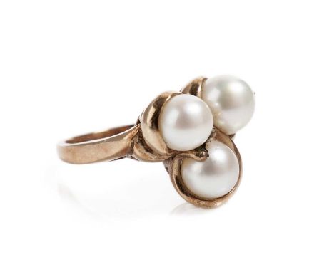 A cultured pearl trefoil pattern ring, in 9ct yellow gold, size M, 6.3g gross.