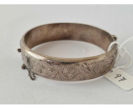 A hinged silver bangle