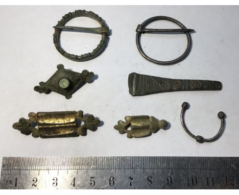 Mixed collection of metal detector finds including a Roman copper alloy lozenge shaped turret brooch with a white enamel fill