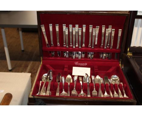 A vintage Onedia cutlery set in wooden box 