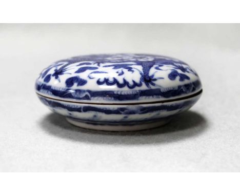 A Chinese blue and white porcelain circular box and cover, Qing Dynasty 19th century, the lid painted with two dragons conten