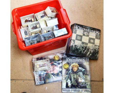Eaglemoss Lord Of The Rings Chess Collection and board 