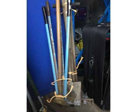 2 bundles of garden tools 