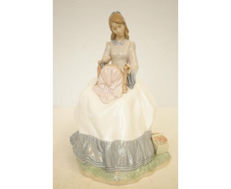 Nao figure seated maiden sewing no 1359 Height 32 cm 