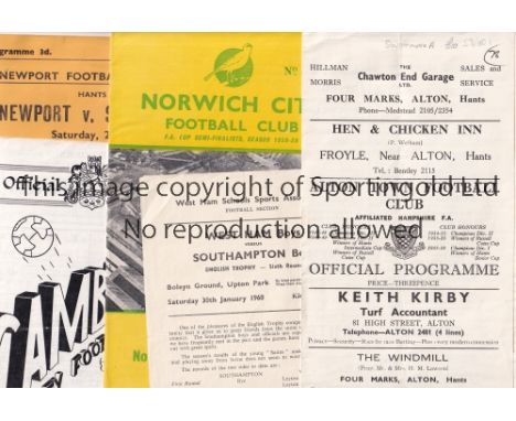 SOUTHAMPTON      Five Southampton away programmes from the 1959/60 season. 'A' matches v Alton Town , Newport (IOW) (both Han