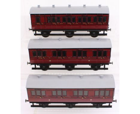 Model Railway: A rake of three kit built coaches, Midland Railway (MR) examples. Very good condition. Please assess photograp