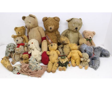 Bears: A collection of assorted vintage and modern teddy bears, mostly in a loved to well-loved condition, some detached limb