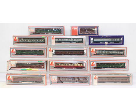 Model Railway: A collection of fourteen boxed, OO Gauge, Lima coaches, varying examples. General condition is very good. Boxe