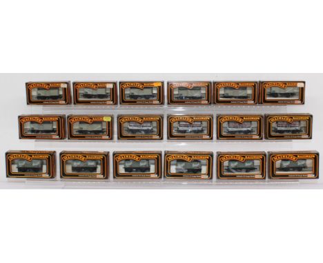 Model Railway: A collection of eighteen boxed, OO Gauge, Mainline Railways rolling stock. General condition is very good. Box