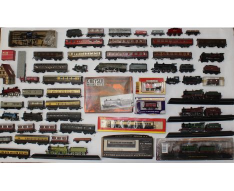 Model Railway: A collection of assorted unboxed model railway to include: locomotives with some kit built, rolling stock and 