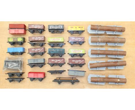 Model Railway: A collection of assorted kit built O Gauge rolling stock, together with various Lima rolling stock wagons. Gen
