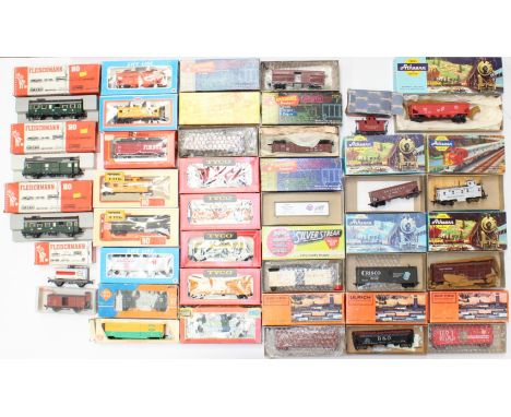 Model Railway: A collection of assorted model railway, OO Gauge rolling stock to include: Fleischmann, Tyco, Roundhouse Produ