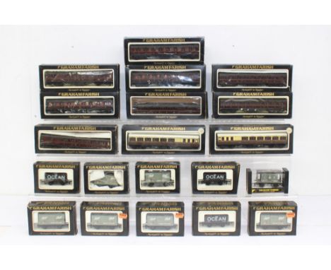 Model Railway: A collection of twenty boxed, OO Gauge, Graham Farish rolling stock and coaches. General condition is very goo